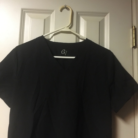 GT Performance 
Women’s 
Black 
Scrub Top 
With Pockets
Medium - Picture 4 of 9